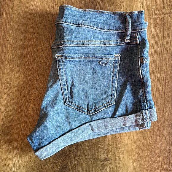 Hollister Low Rise Short-Short - Picture 3 of 4